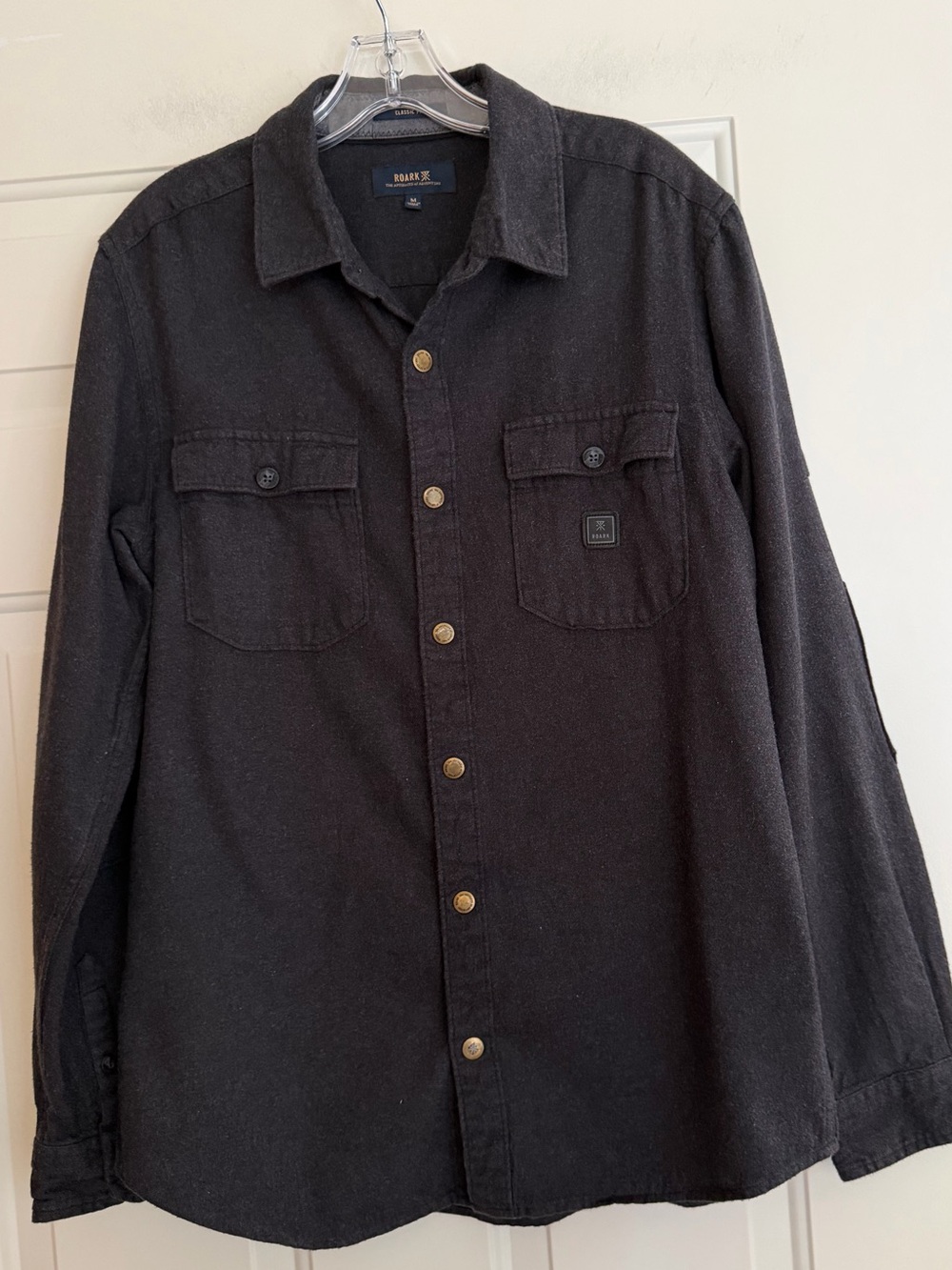 Men’s Roark Crossroads dark charcoal gray 100% cotton snap front flannel. Medium